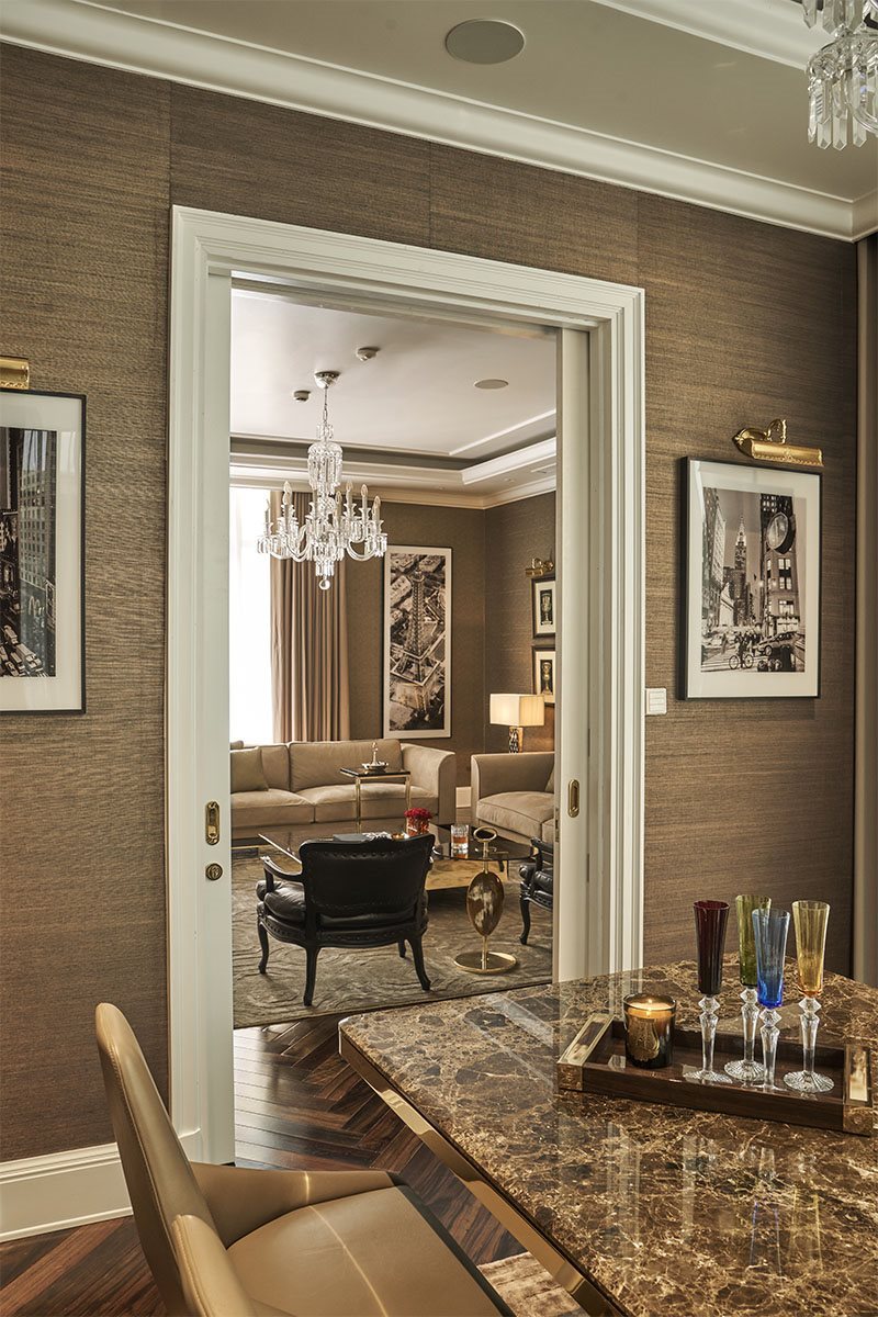 Dining Room With Door to Living Room 01(0)